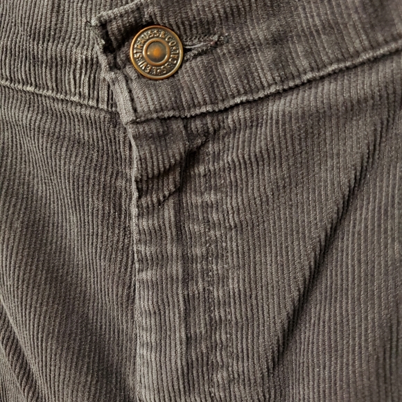 Vintage Levi's 922 Corduroy Purple Relaxed Fit Tapered Leg - Picture 3 of 5